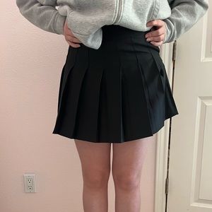 black pleaded mini tennis skirt